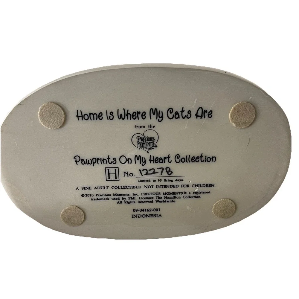 Precious Moments Home Is Where My Cats Are Figurine Pawprints Collect 1227B 2010